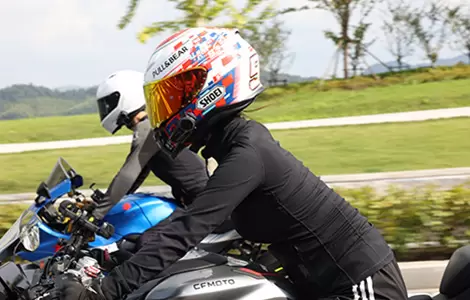 OHMIEX ra mắt tai nghe Bluetooth mũ bảo hiểm th&ocirc;ng minh D9: mở ra kỷ nguy&ecirc;n mới về giao tiếp khi đạp xe gi&aacute; cả phải chăng với cấu h&igrave;nh chuy&ecirc;n nghiệp