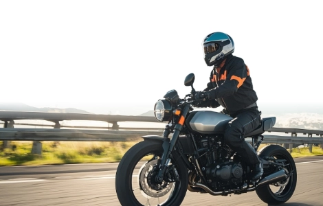 Tai nghe tương th&iacute;ch với mũ bảo hiểm: Bước tiến tiếp theo trong an to&agrave;n &acirc;m thanh khi l&aacute;i xe.