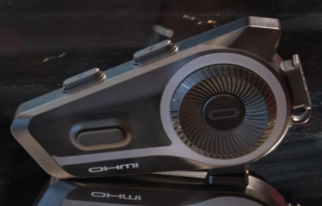 N&acirc;ng tầm trải nghiệm l&aacute;i xe với tai nghe mũ bảo hiểm Bluetooth ti&ecirc;n tiến: V&igrave; sao OHMIEX D9 thiết lập chuẩn mực mới cho giao tiếp nh&oacute;m.